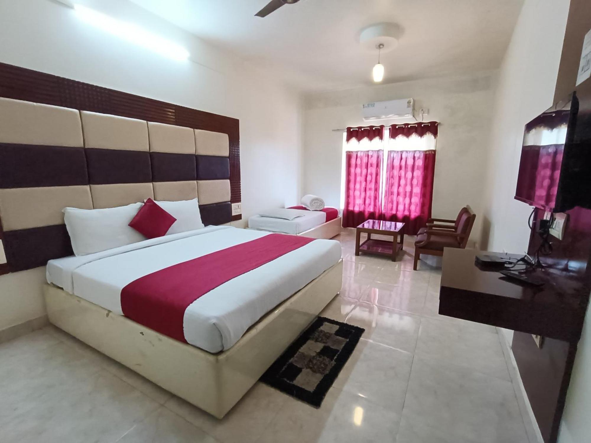 Hotel New Rajdarshan Madikeri Ngoại thất bức ảnh