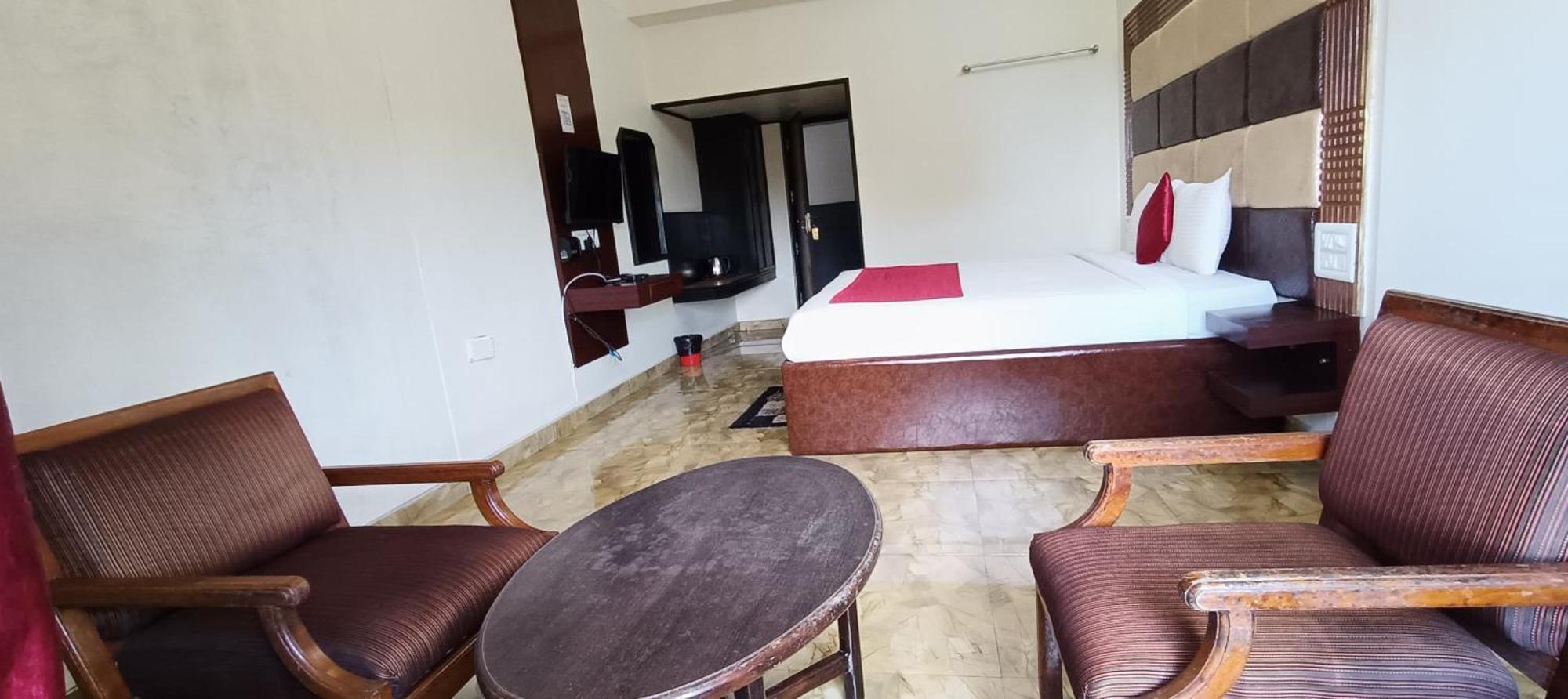 Hotel New Rajdarshan Madikeri Ngoại thất bức ảnh
