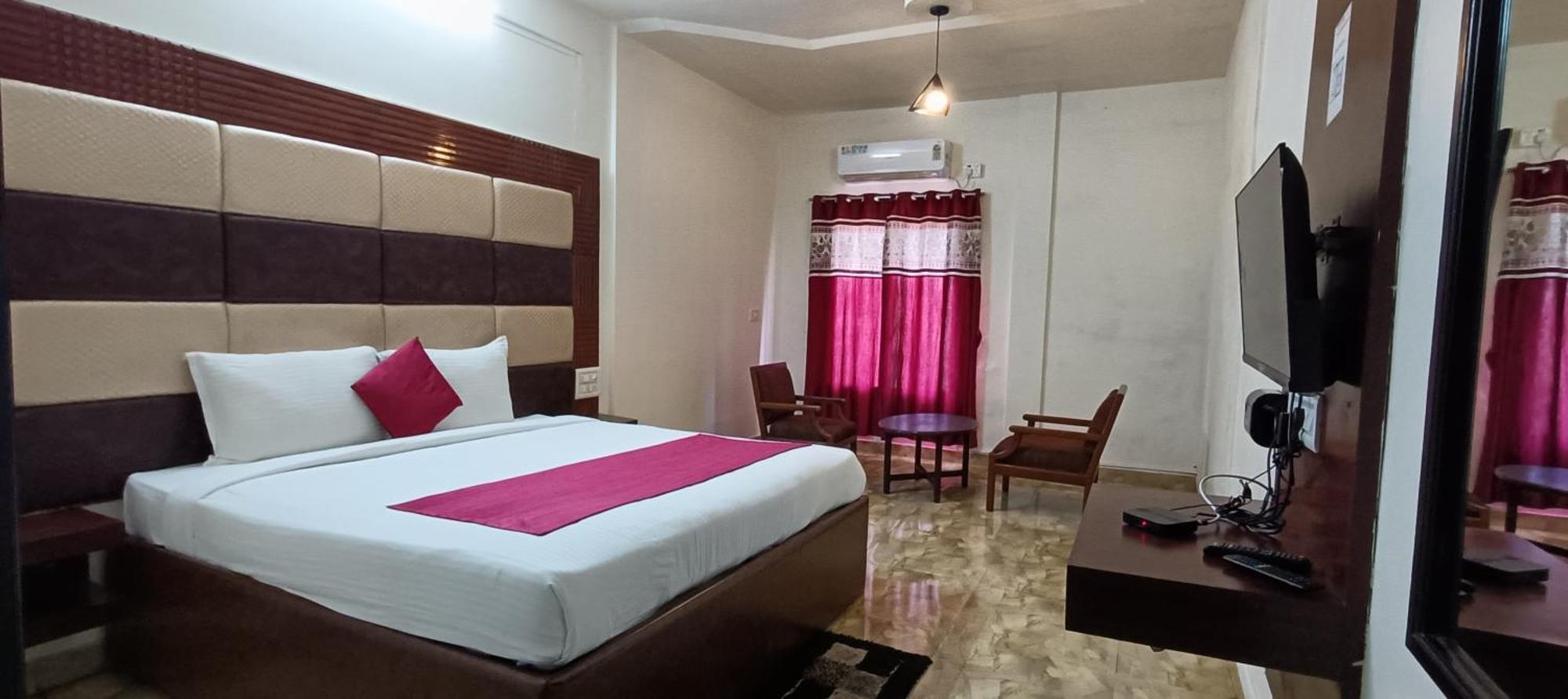 Hotel New Rajdarshan Madikeri Ngoại thất bức ảnh