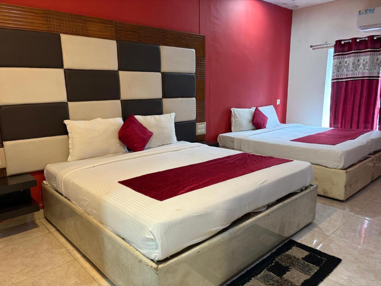 Hotel New Rajdarshan Madikeri Ngoại thất bức ảnh