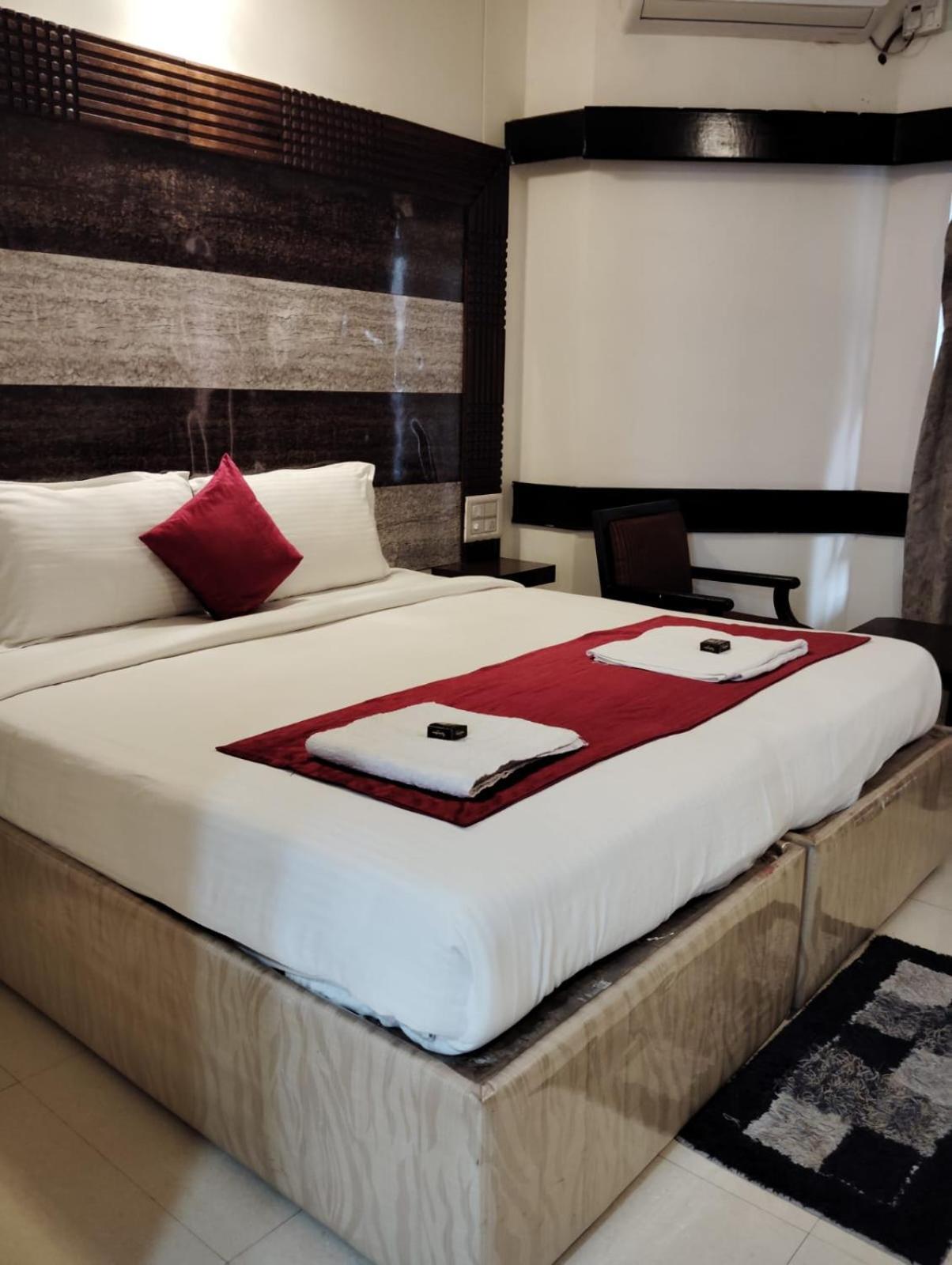 Hotel New Rajdarshan Madikeri Ngoại thất bức ảnh