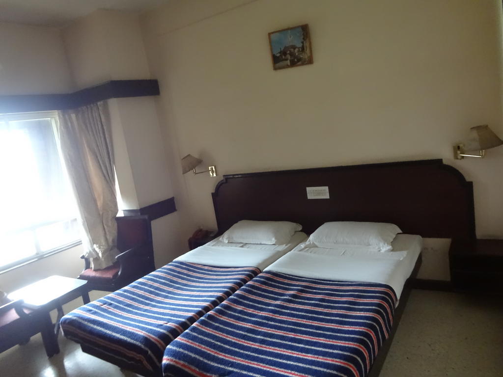 Hotel New Rajdarshan Madikeri Ngoại thất bức ảnh