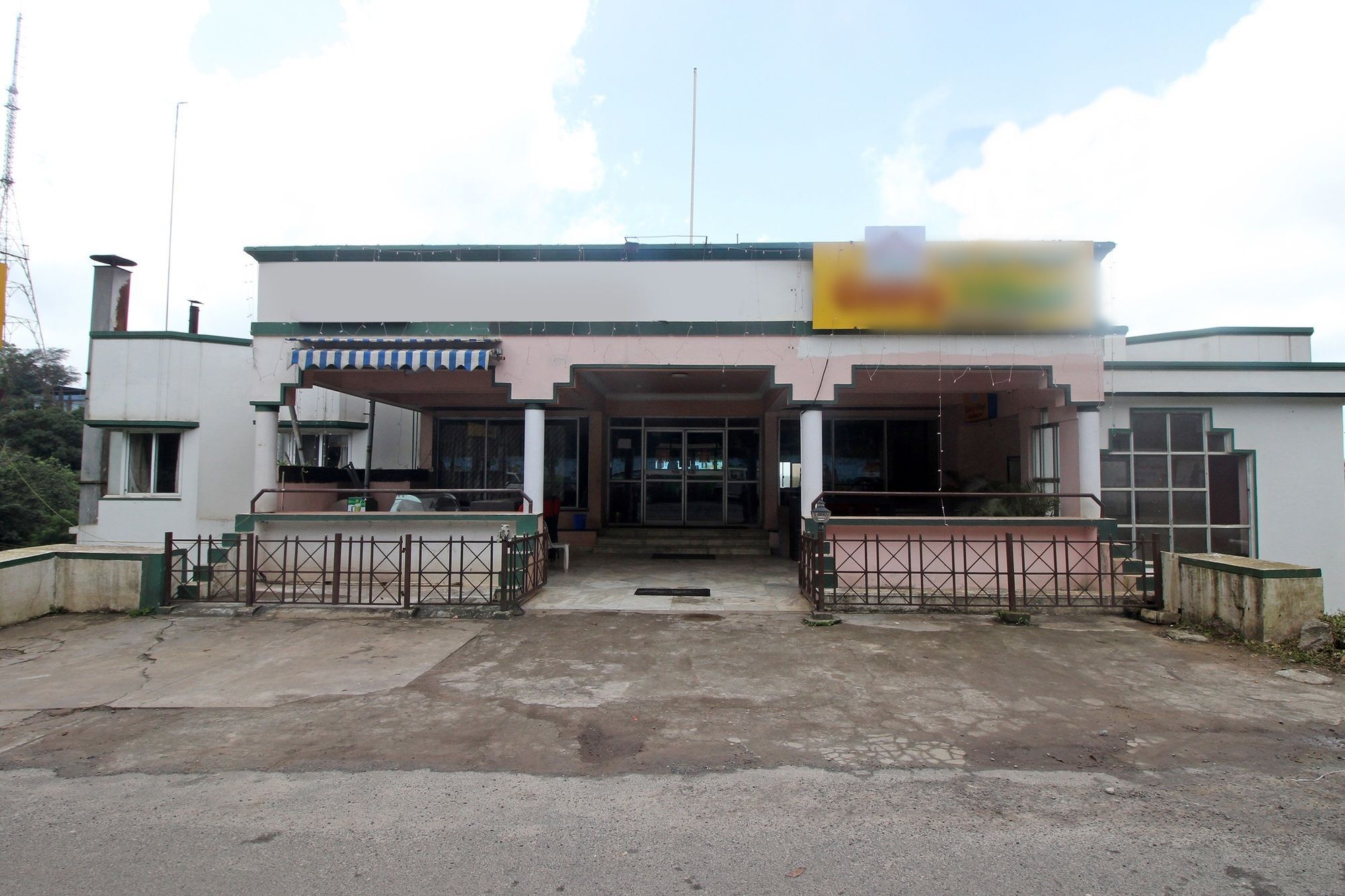 Hotel New Rajdarshan Madikeri Ngoại thất bức ảnh